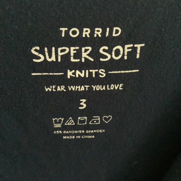 Torrid Super Soft Knit Shirt Blouse Size 3 (22/24) Navy Blue Short Sleeve - Picture 3 of 7